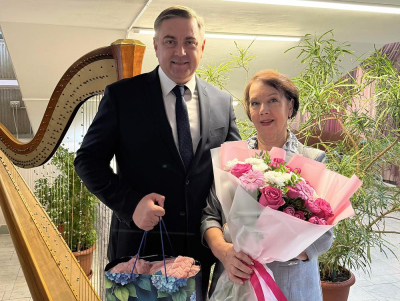 Вице-спикер Думы Марат Шарафутдинов поздравил Людмилу Травкину