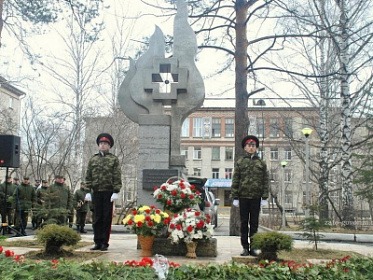 Усмирившим пламя Чернобыля