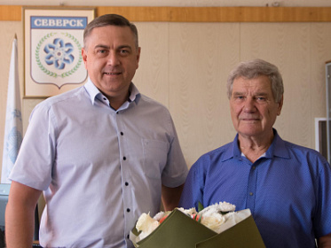 Вице-спикер Думы Марат Шарафутдинов поздравил почётного гражданина Владимира Скрипникова